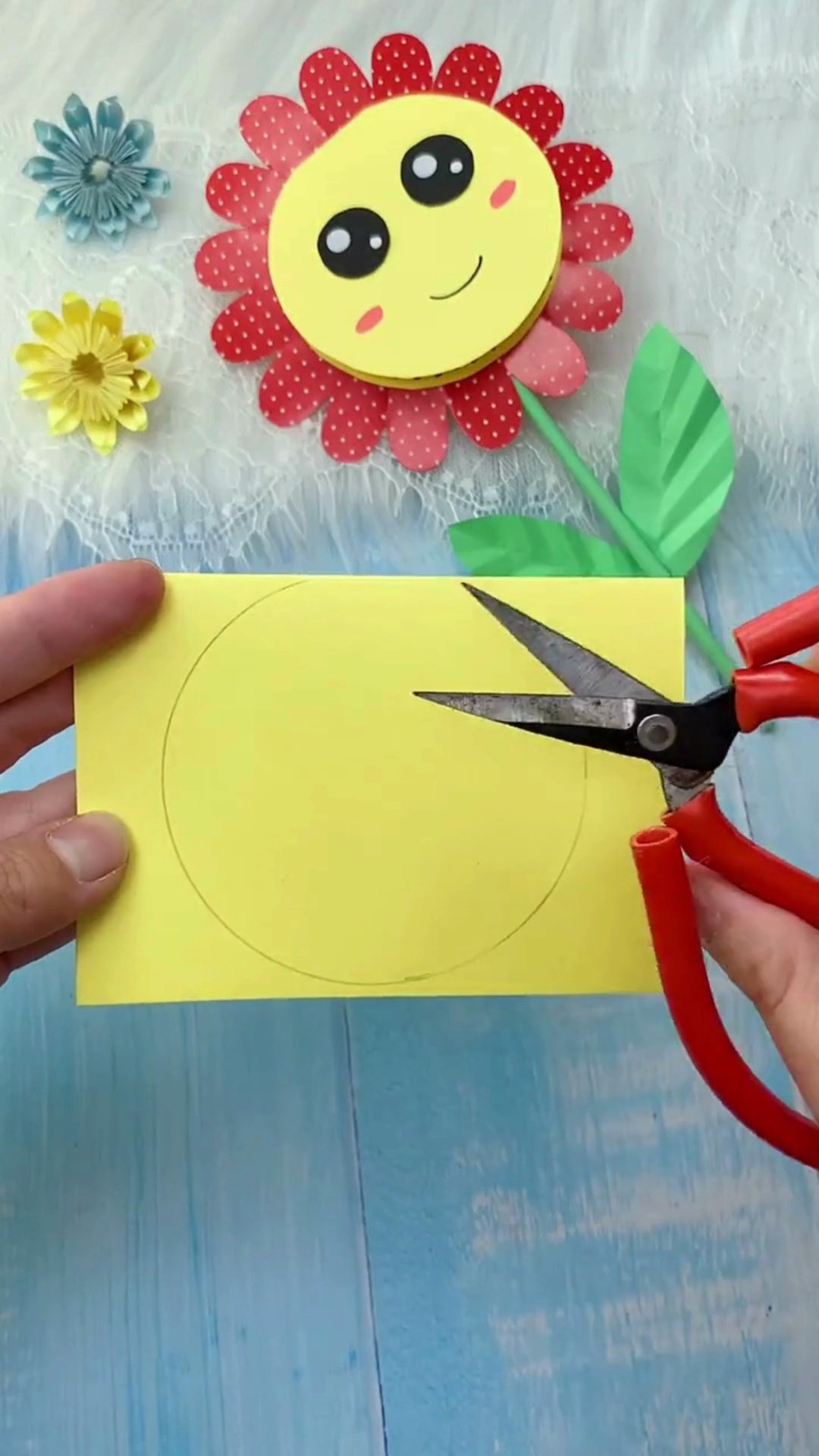 Easy DIY Paper Sunflower Card (With Surprise Flip Message!) Folding yellow paper circle hinge for sunflower card
