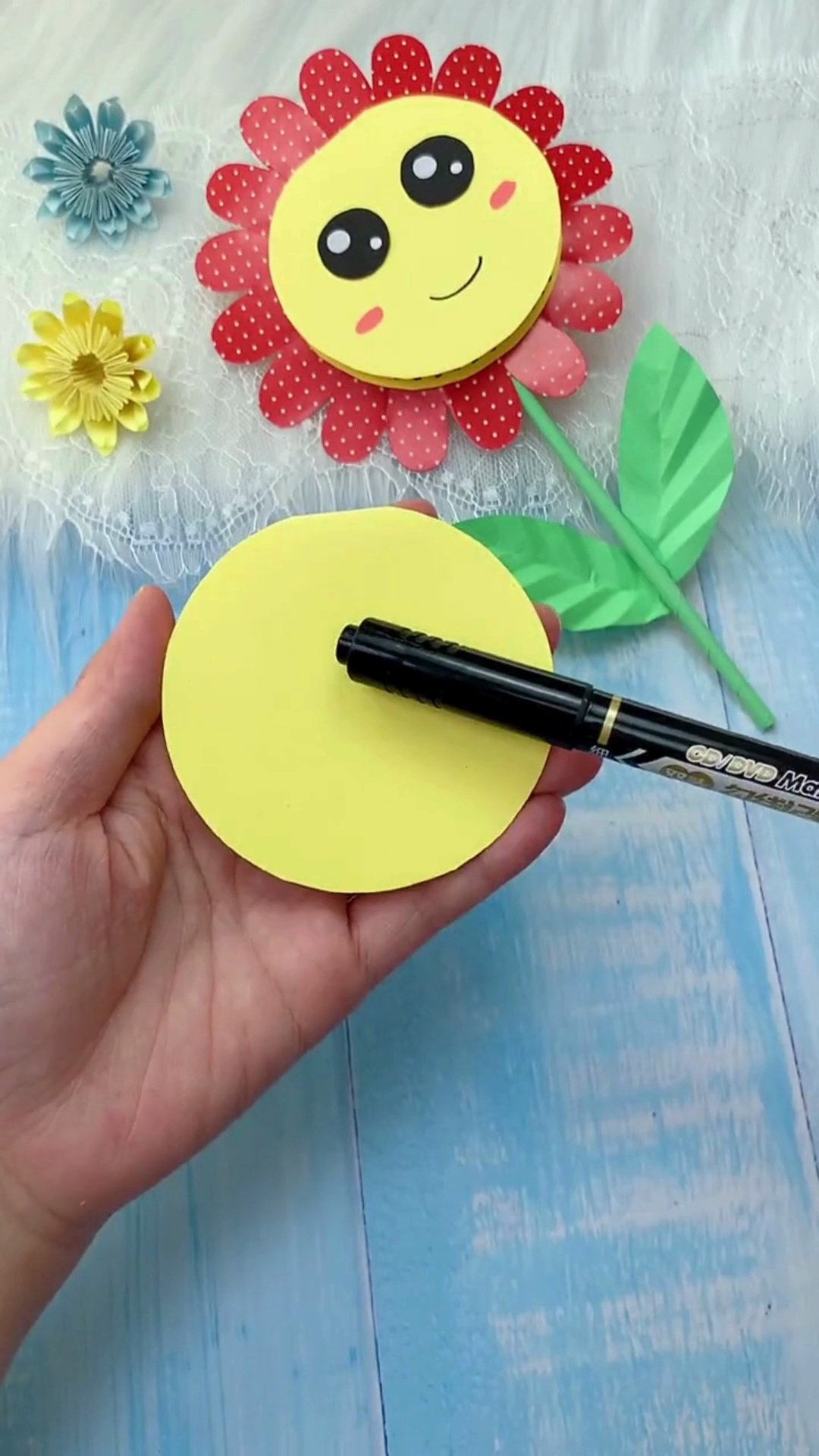 Easy DIY Paper Sunflower Card (With Surprise Flip Message!) Drawing cute kawaii winking face on yellow paper circle